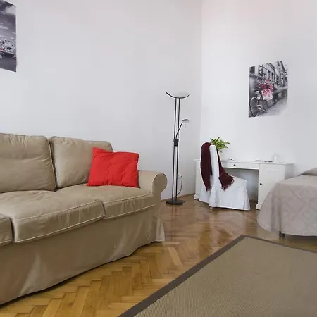 Sweet Apartment *